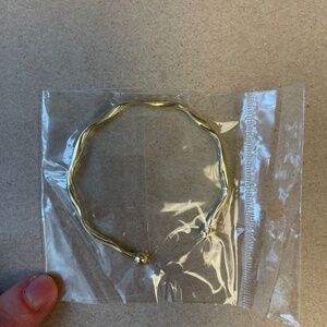 Bangle bracelet